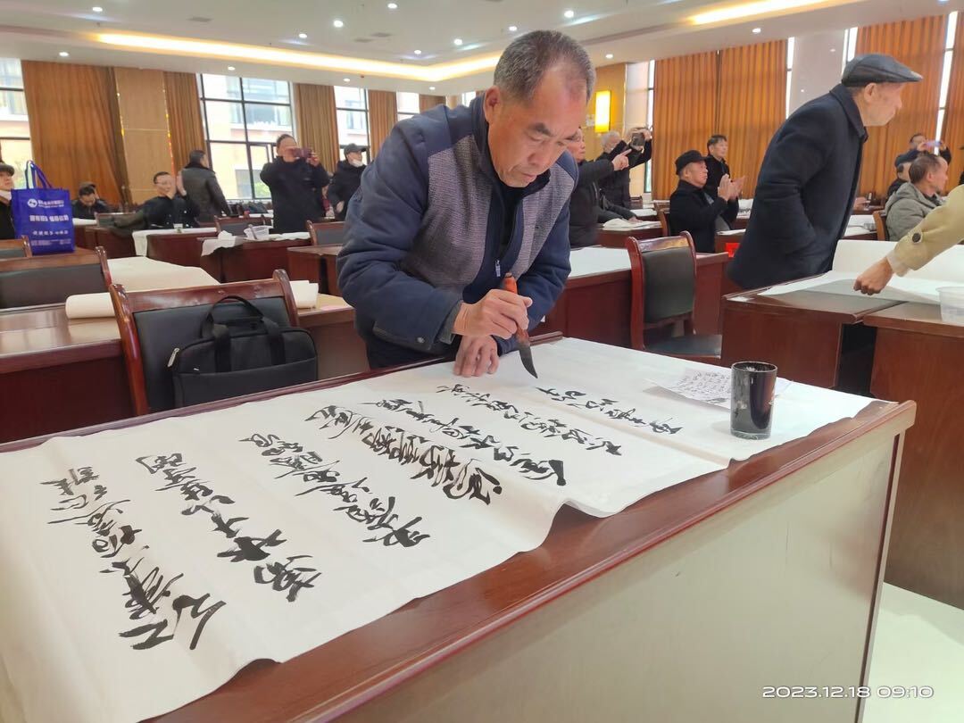 县教育系统举办“缅怀毛主席 永远跟党走”书法比赛