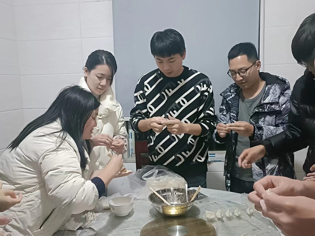 敬老院里过冬至 温情水饺暖民心