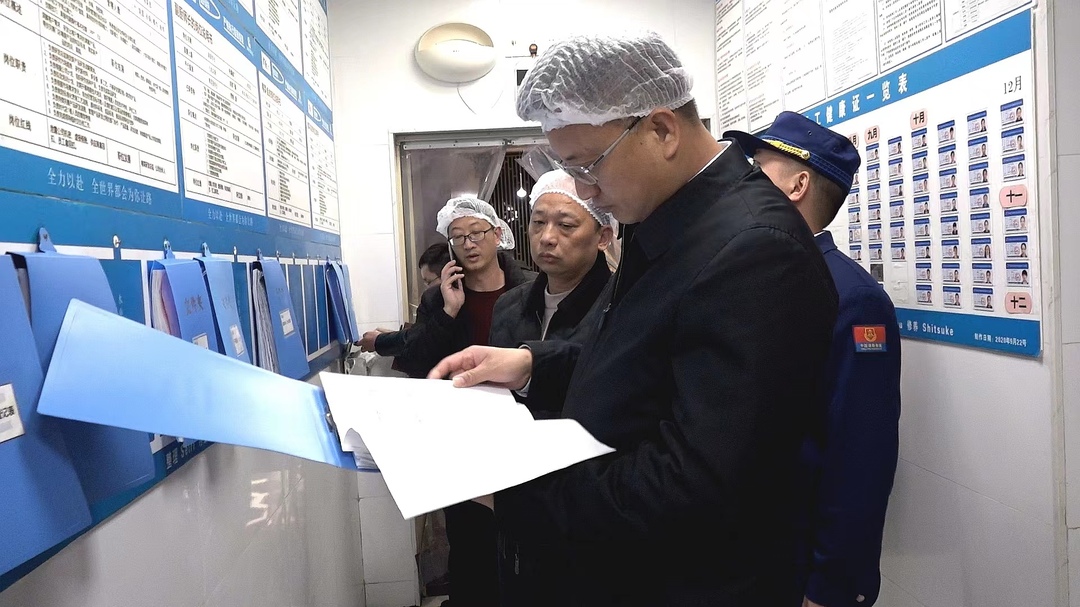 县领导调研督导商贸、餐饮、加油站安全生产工作