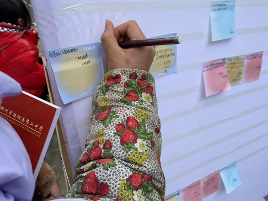 画家笔下有色彩   我们有“画”说——桂阳二中举行学生画展