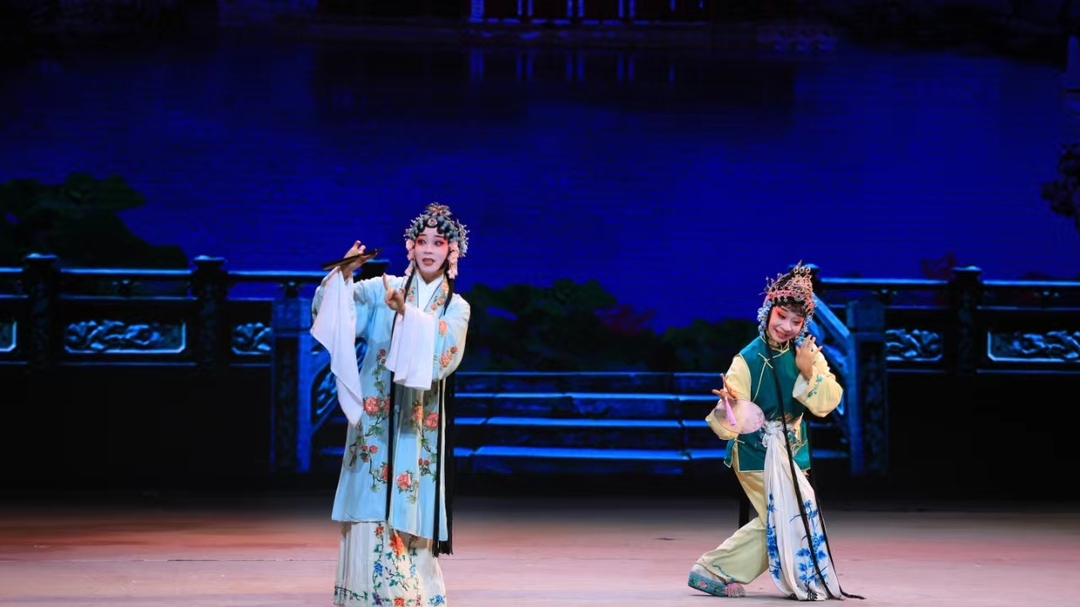 我县举行“戏曲迎新春”公益惠民文艺晚会