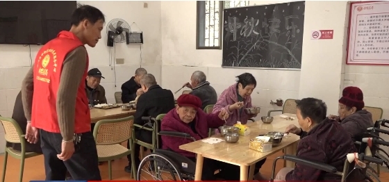 打好“发展六仗”  | 长者食堂让老人“暖胃又暖心”