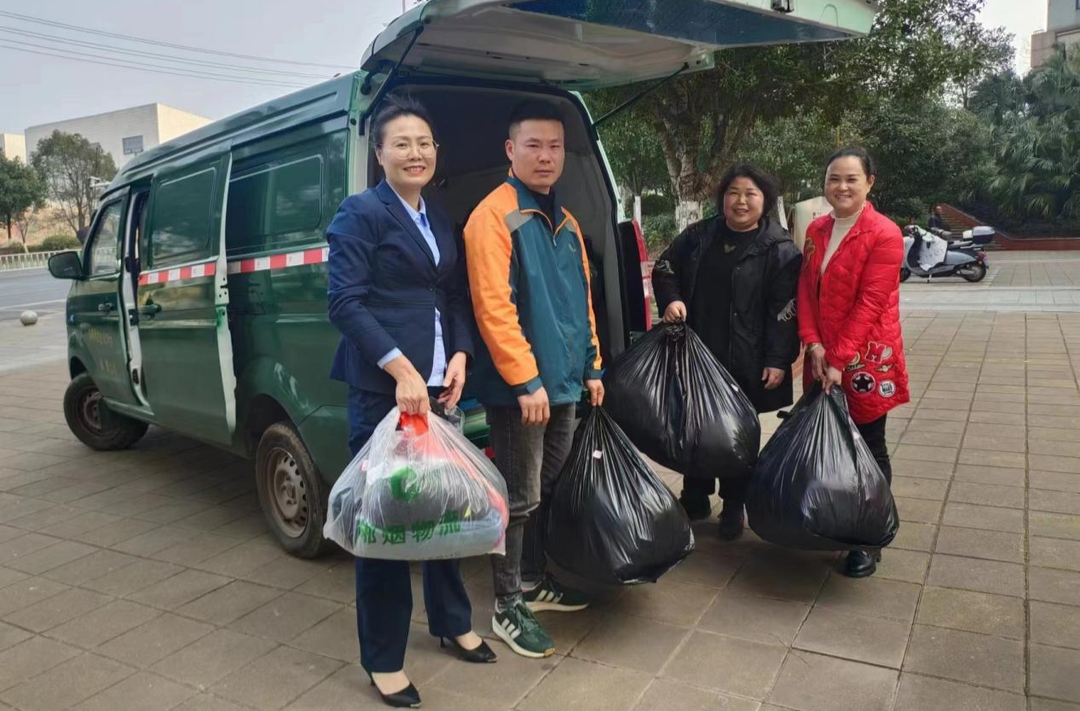 桂阳：暖心冬衣送地震灾区！爱心由龙潭街道鑫叶·阳光新城小区业主传递