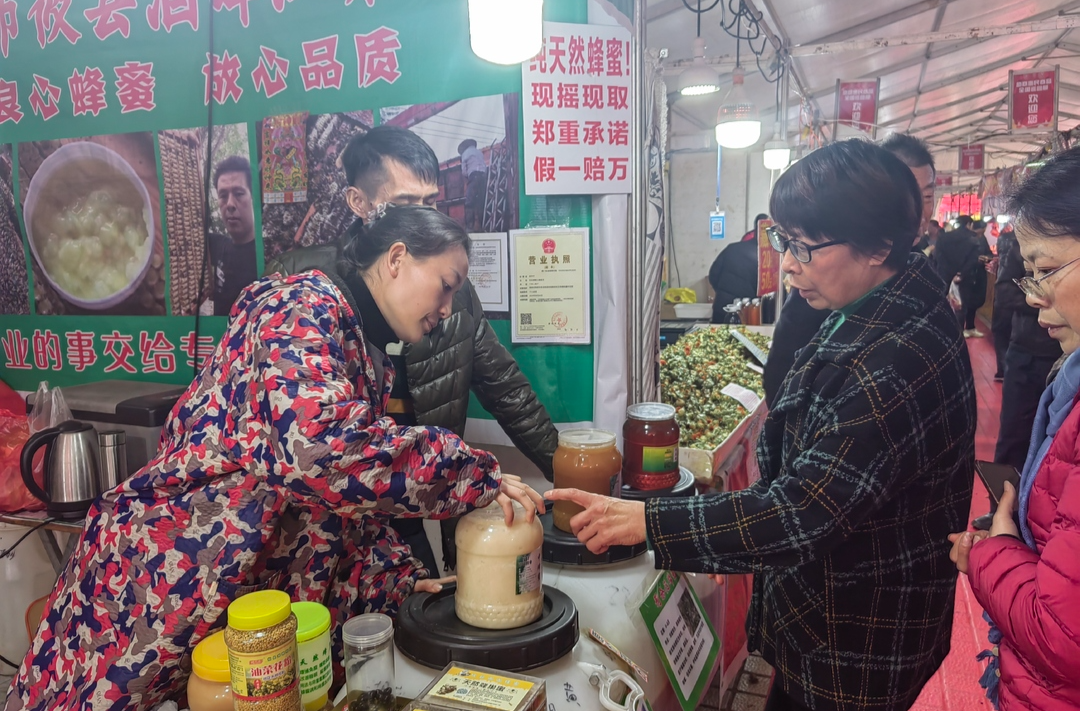我县消费帮扶农副土特产品展会活动火热进行中