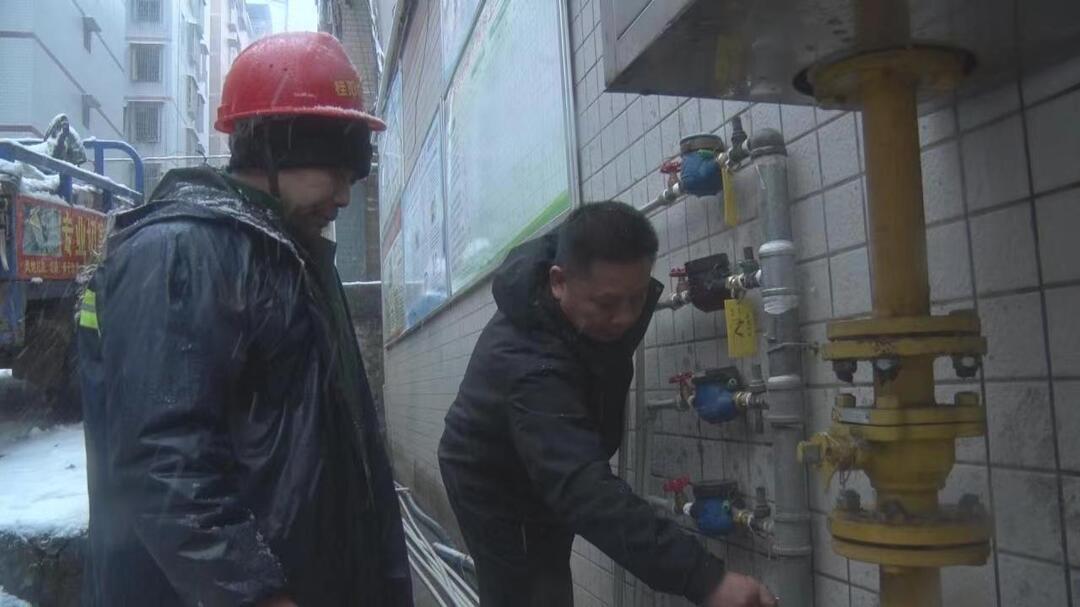 应对低温雨雪天气 | 县自来水公司：齐心协力战冰雪 全力以赴保供水