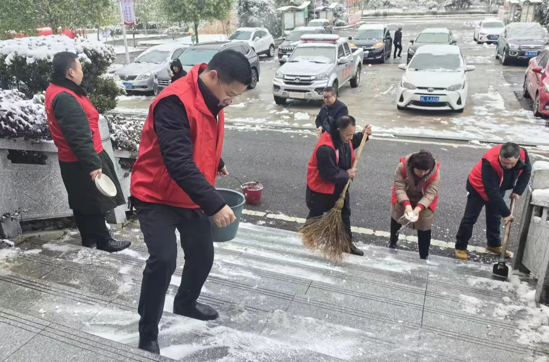 正和镇：以雪为令，迎雪而行！当好破冰保畅“排头兵”