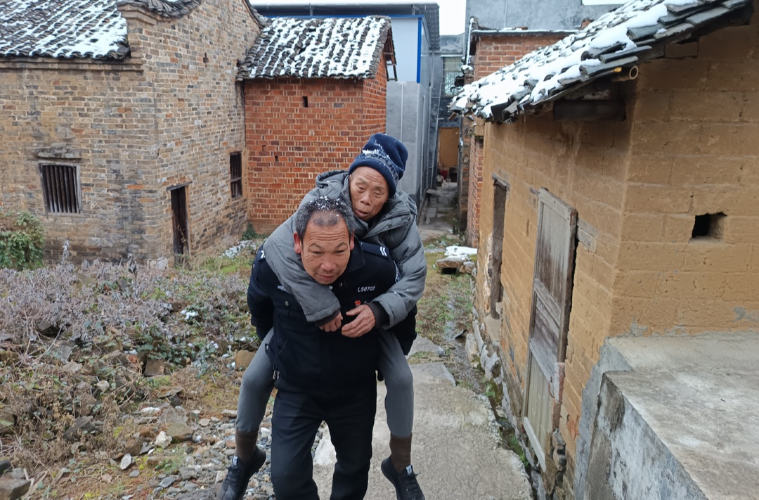 大雪无情人有情，生命至上创奇迹