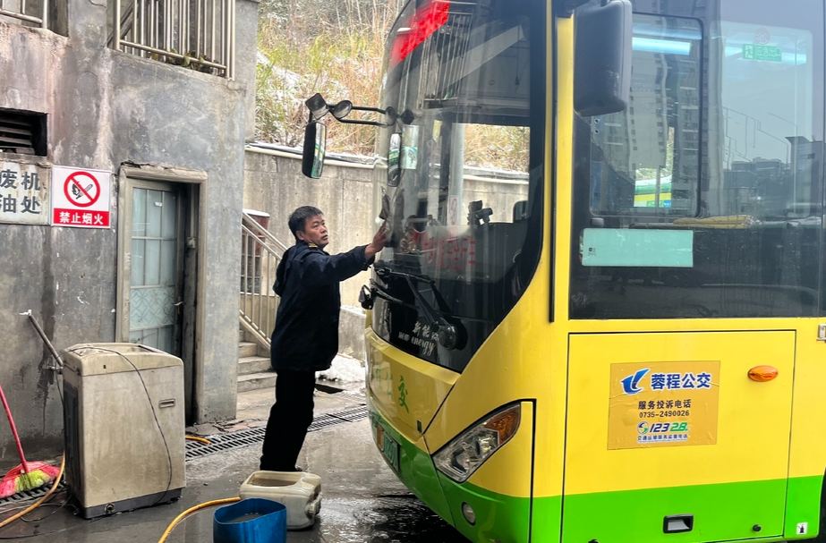 新春走基层 | 城乡公交司机：坚守岗位   护航群众出行平安