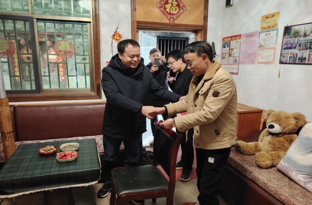 樟市镇：走访慰问老党员 岁寒情深暖人心