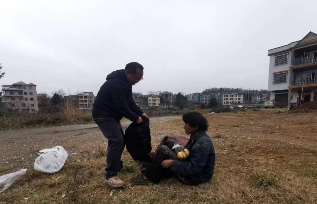 塘市镇：我为群众办实事 暖心救助流浪人员
