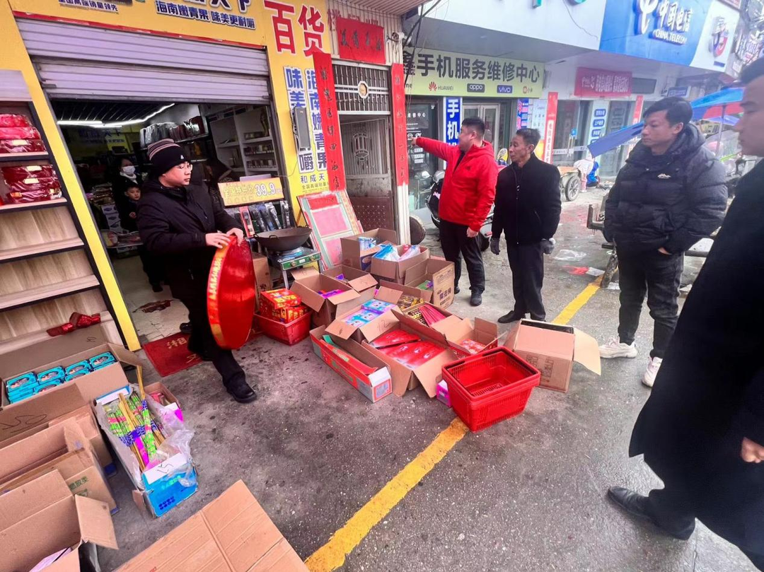 坚决消除安全隐患  —— 莲塘镇开展烟花爆竹打非治违行动