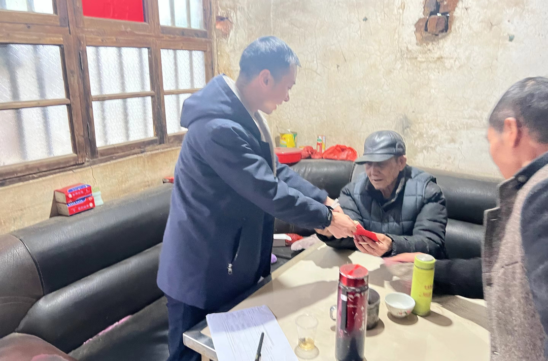 雷坪镇：开展节前走访慰问活动