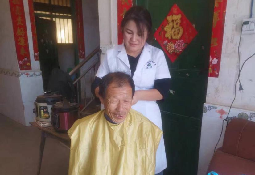 塘市镇：善行义举传大爱 年味浓浓情更深