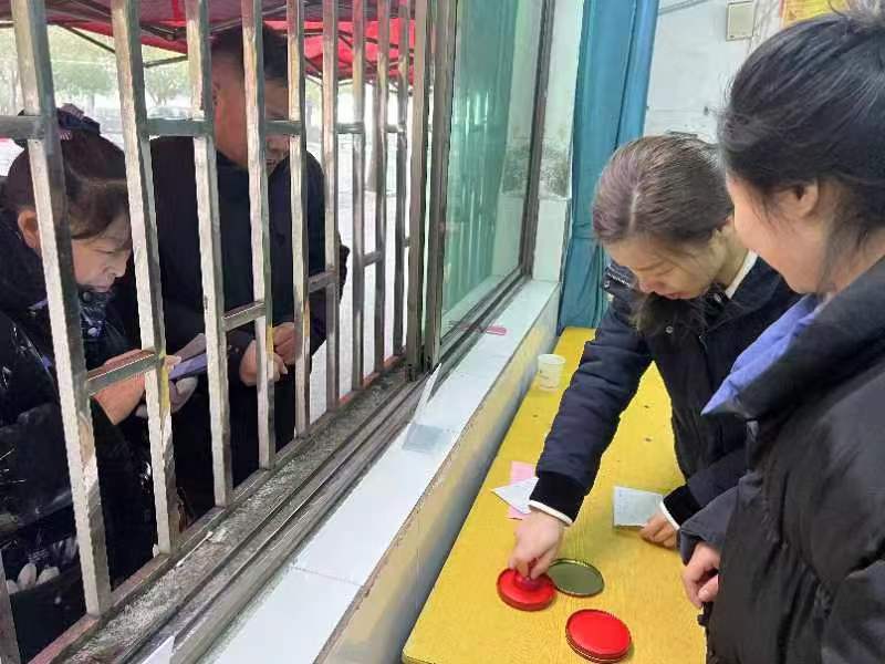桂阳农商银行：金融服务惠师生