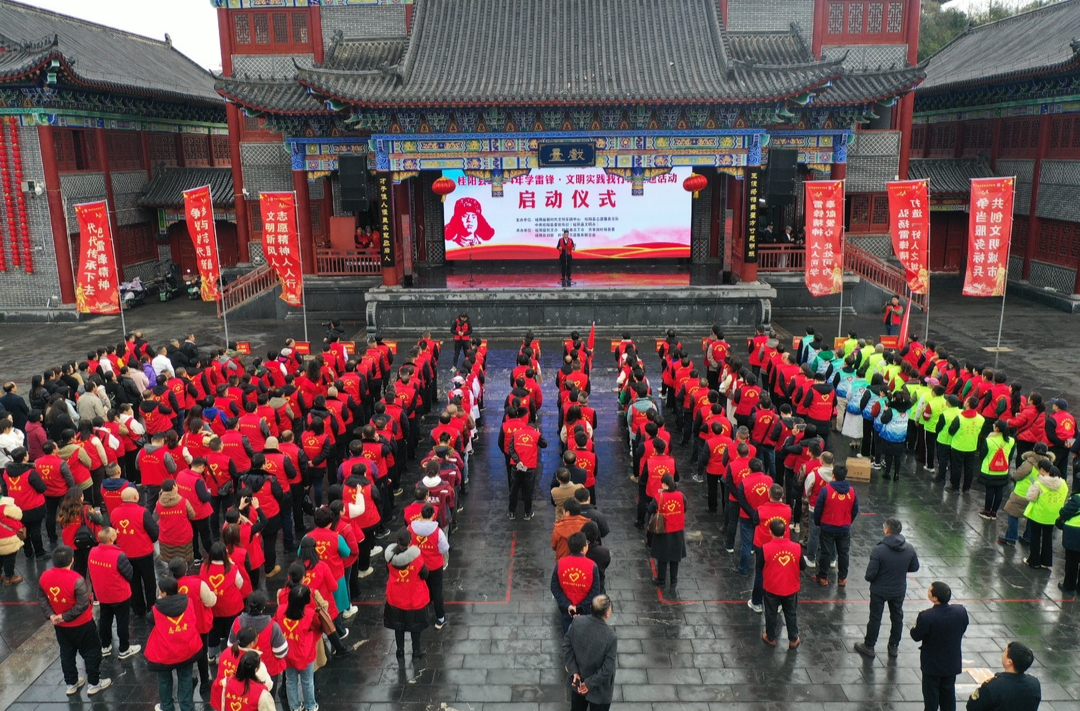 桂阳：百名志愿者“学雷锋”    “雷锋集市”惠群众