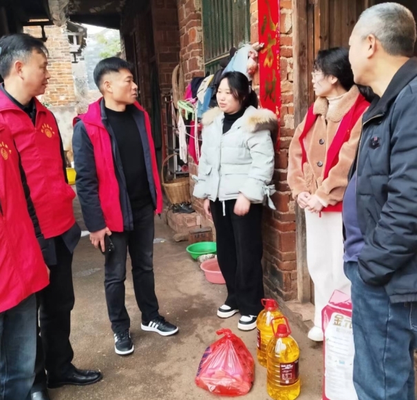 县科协：学习雷锋精神    彰显科技志愿者风采