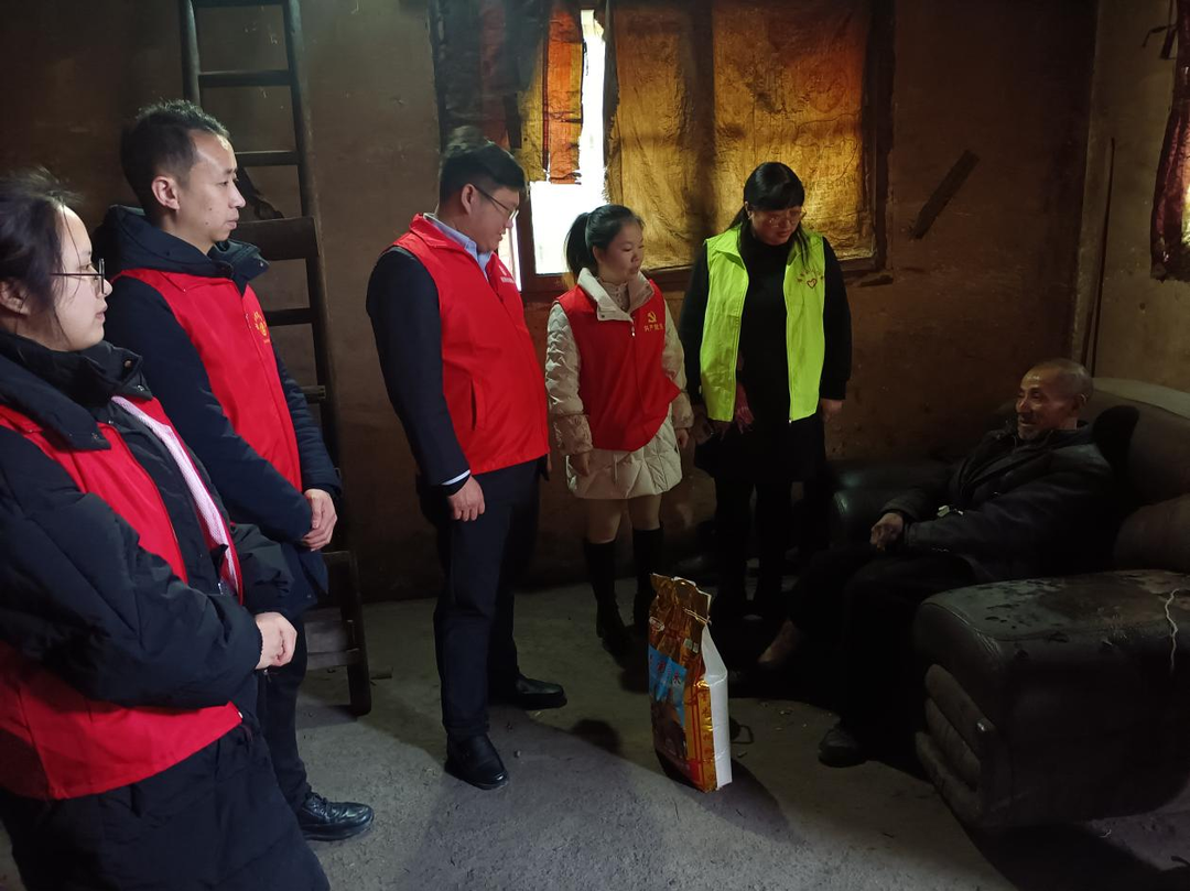 塘市镇：春风三月向“锋”行，阳光传承显大爱
