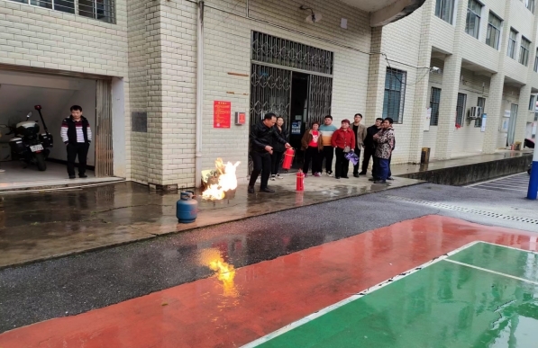 四里镇组织召开餐饮企业安全知识培训