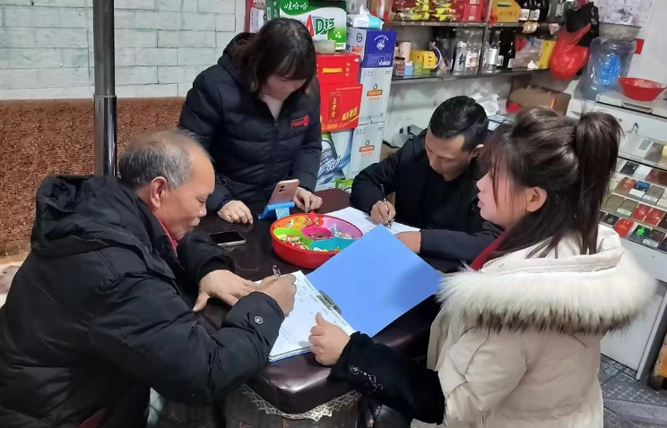 荷叶镇：情暖三月学雷锋 党员示范当先锋