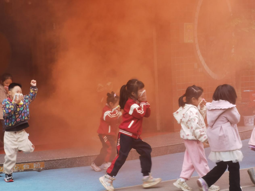 桂阳县士杰幼儿园：寓教于乐学消防 演练实操保平安