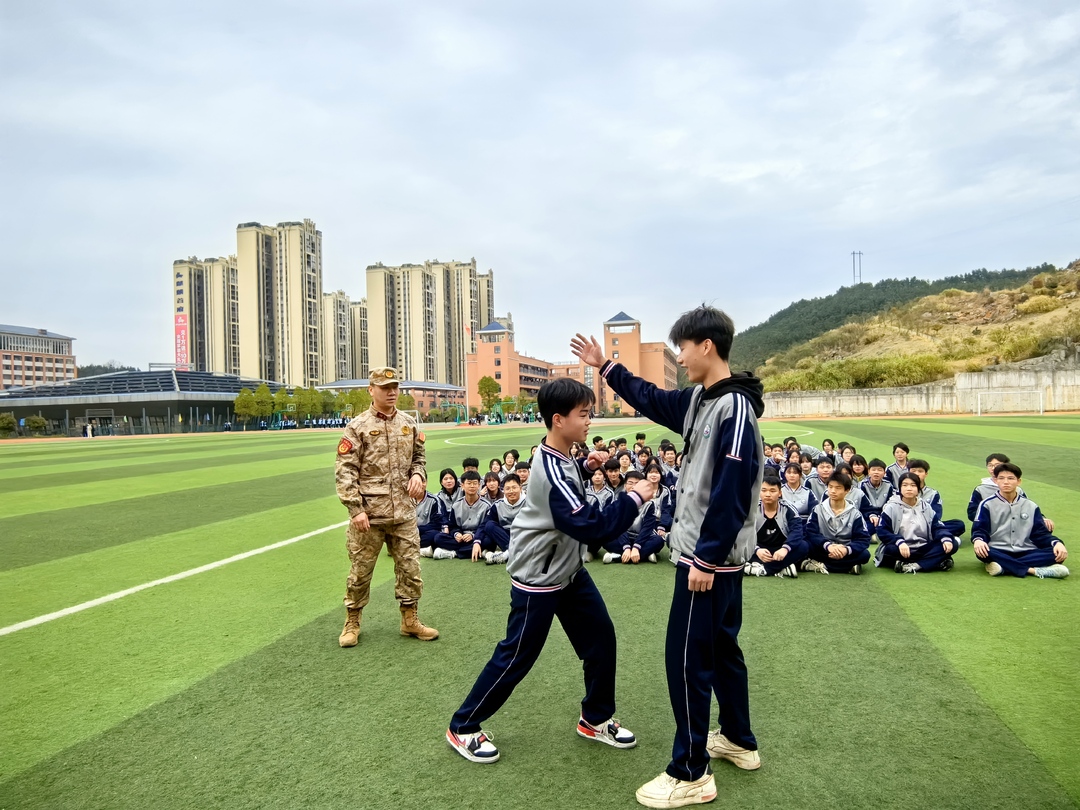 全国中小学生安全教育日丨军警齐上“安全课”   普法实操防欺凌