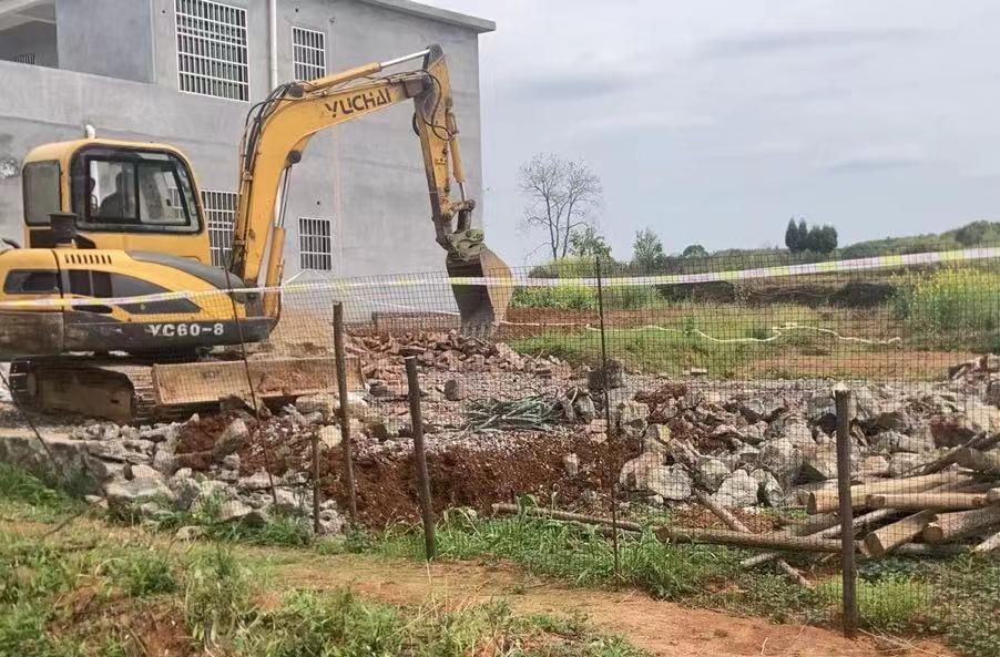 舂陵江镇：拆除违建“零容忍” 重拳出击护红线