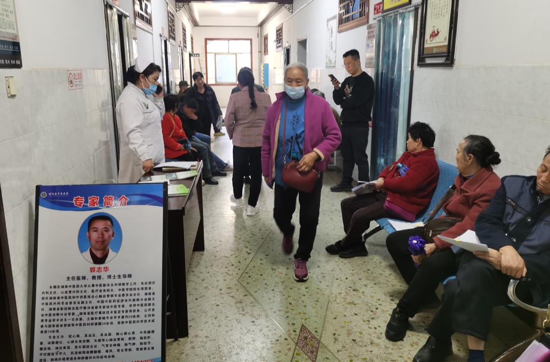 县中医医院邀请国内知名中医专家前来坐诊