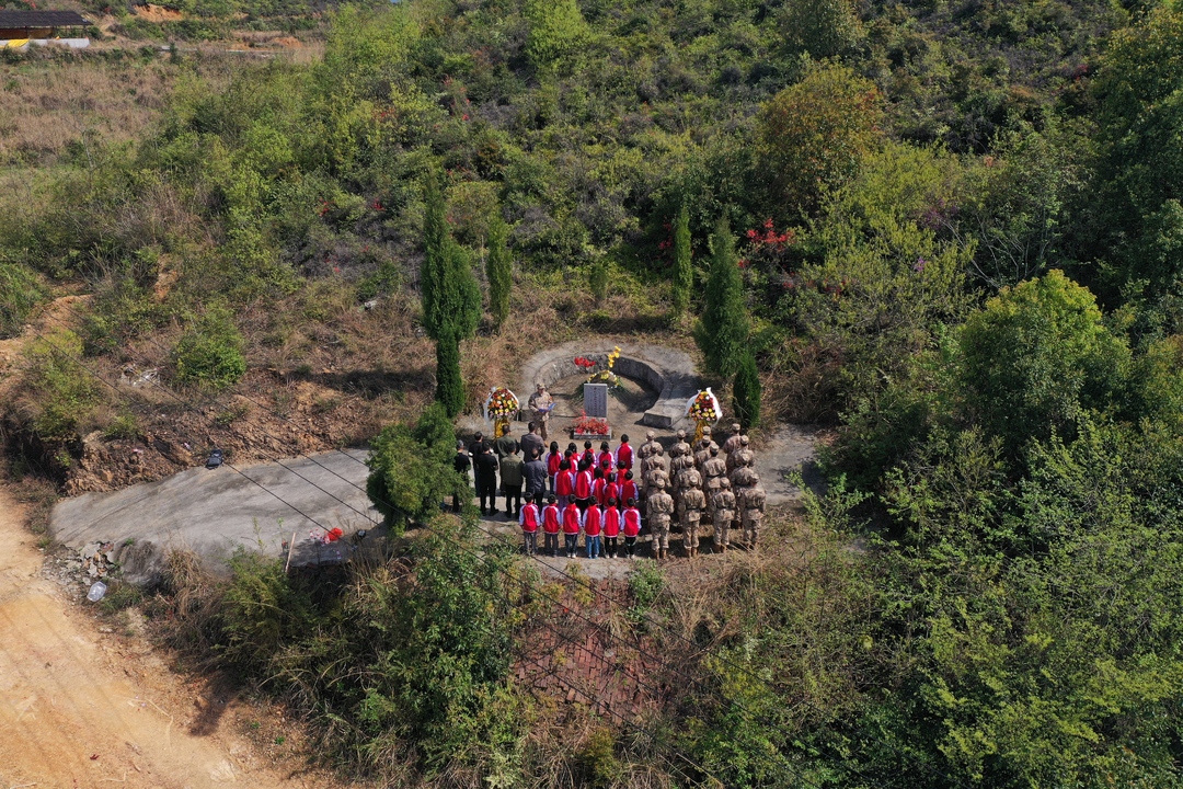 “每个芹溪人都是红军烈士守墓人”—— 四里镇芹溪村：五代相传90载 接力守护红军墓