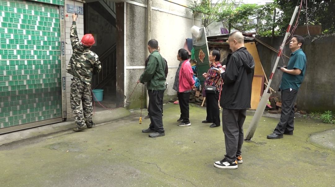 深入推进“六大新行动” 全面实施“八大行动”丨我县整治保障性住房电动车飞线充电