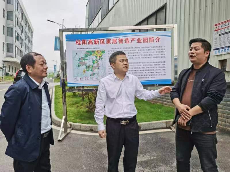 深入推进“六大新行动” 全面实施“八大行动”  巫初华督导检查观摩项目工作