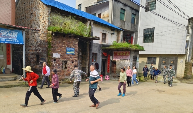 浩塘镇开展2024年防汛应急演练暨河长制宣传活动