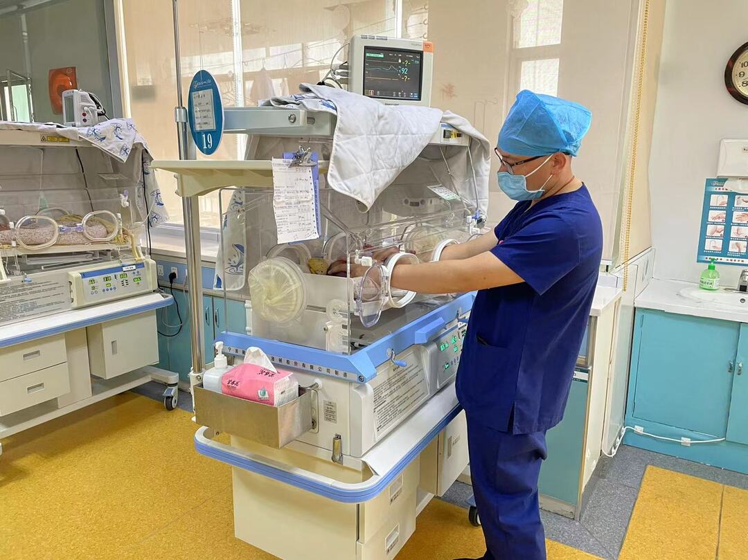 都说桂阳美·劳动光辉耀蓉城丨曹利军：用专业精进托举起一个个新生命