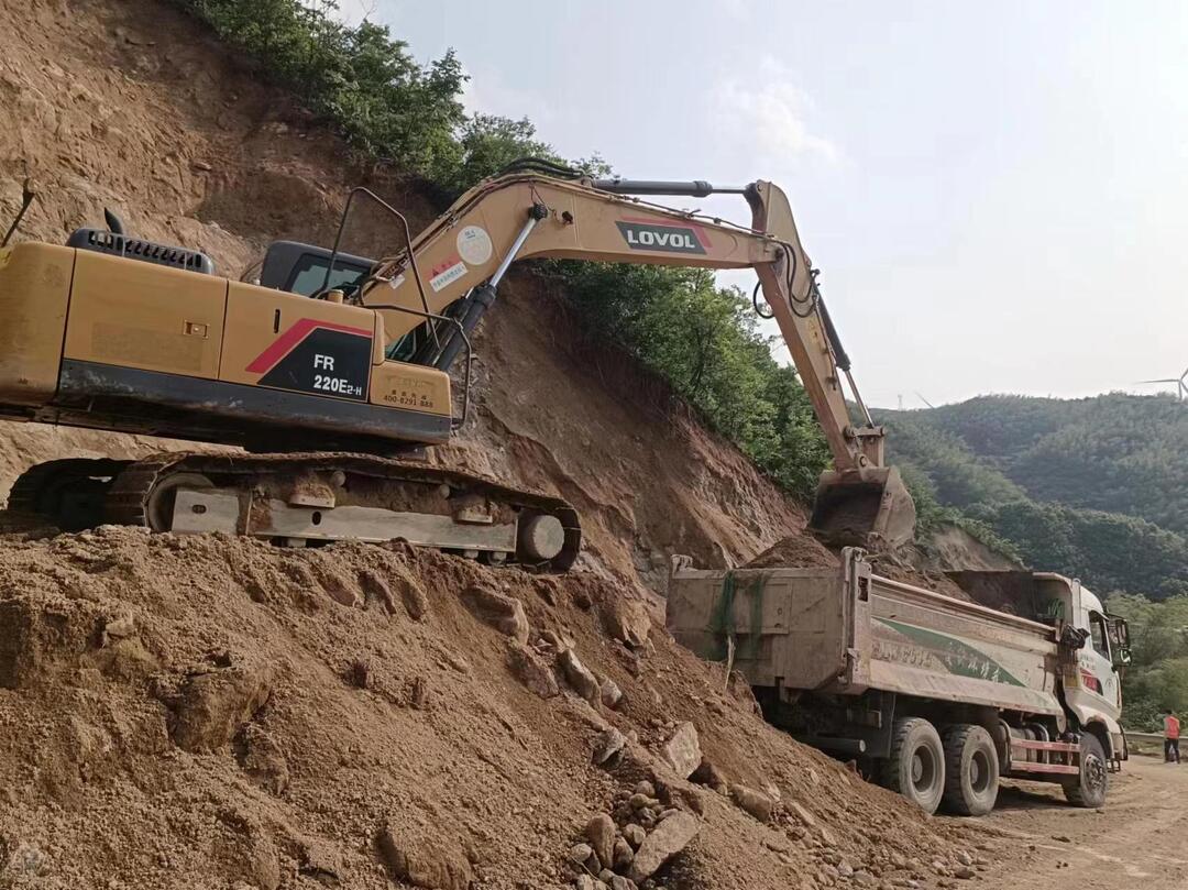 应对强对流天气丨县公路建设养护中心：及时处置山路塌方 全力清除安全隐患