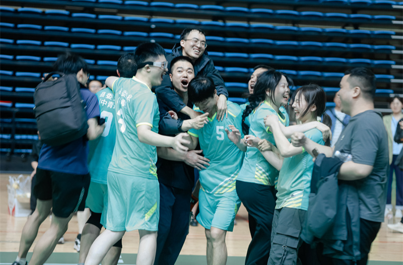 气排球赛场上的热血与激情