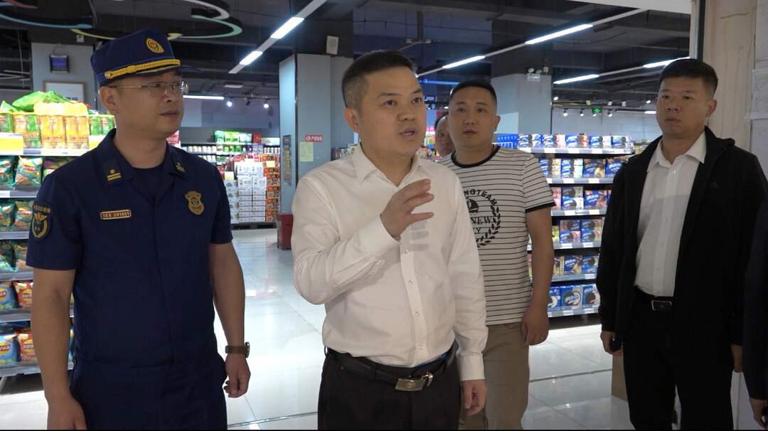 深入推进“六大新行动” 全面实施“八大行动”  巫初华督导检查节前安全生产工作