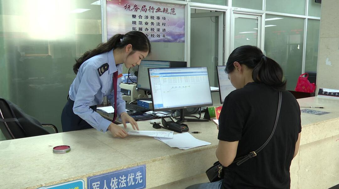 都说桂阳美·劳动光辉耀蓉城丨邓雅莉：纳税人心中温暖的贴心人