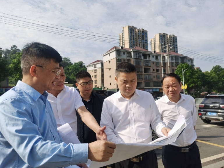 深入推进“六大新行动” 全面实施“八大行动” 丨巫初华调研道路交通安全工作