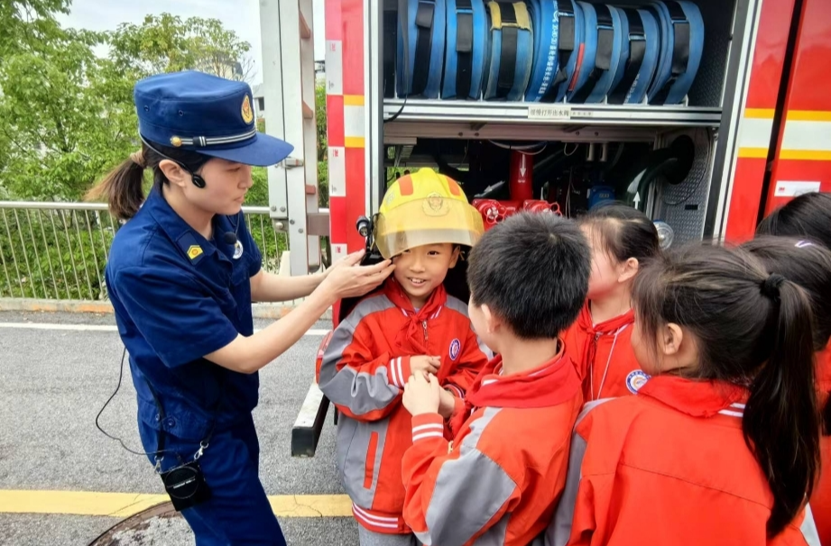 全国防灾减灾日丨师生齐学“防火经”    消防安全“身临其境”