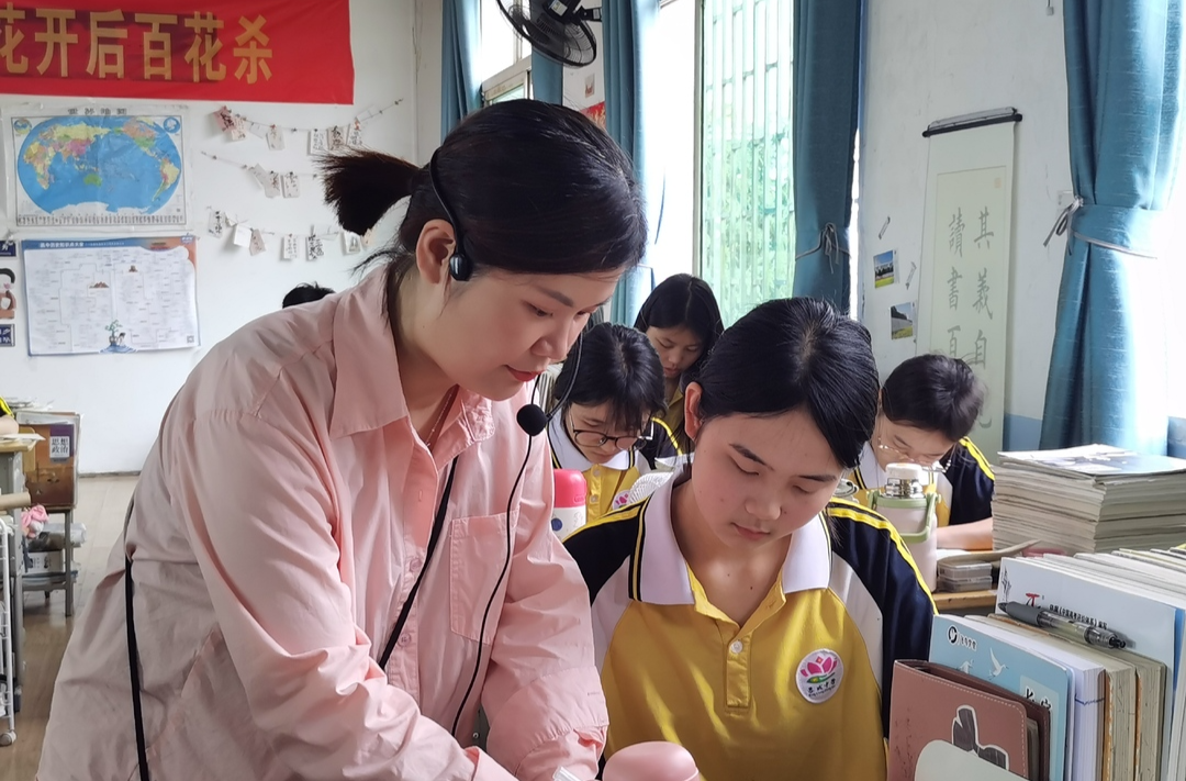 都说桂阳美·劳动光辉耀蓉城丨吴丽媛：用智慧和爱点亮学子前行梦想