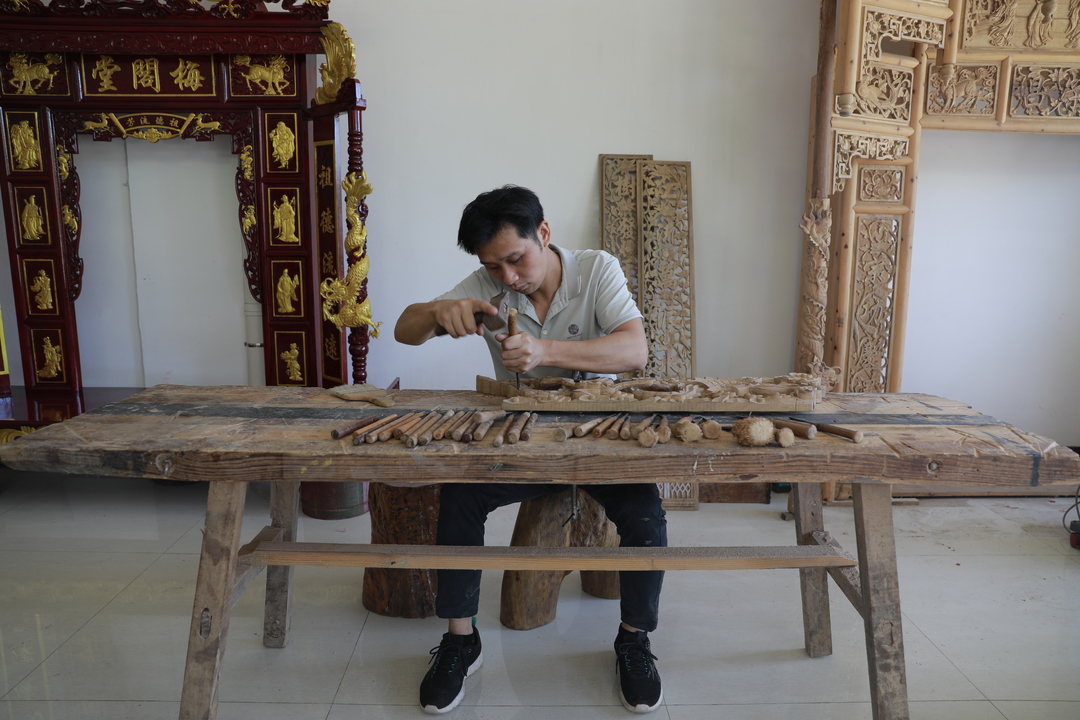 都说桂阳美·劳动光辉耀蓉城丨湘南木雕工艺美术大师戴晓明：雕梁画栋 艺精天成