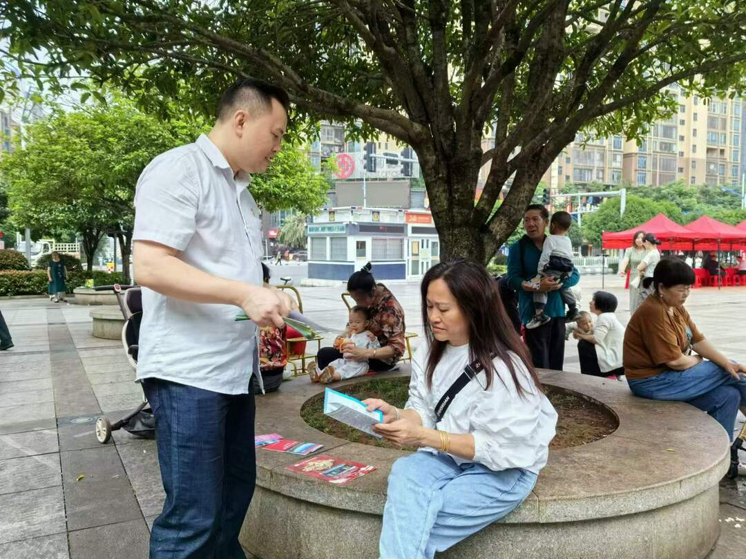 我县开展《信访工作条例》实施两周年主题宣传暨全县第七个信访法治宣传月活动