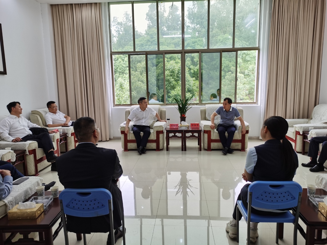 巫初华会见人民银行郴州市分行党委委员、副行长陈海彦