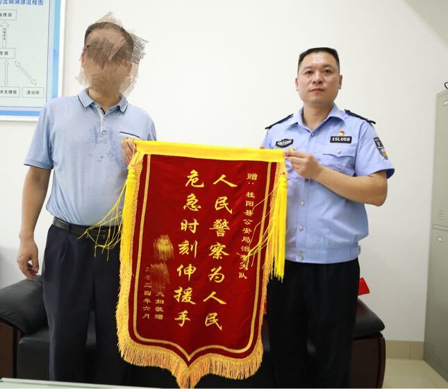 新时代文明实践在桂阳丨男子驾车途中突感不适 警察及时救援紧急送医