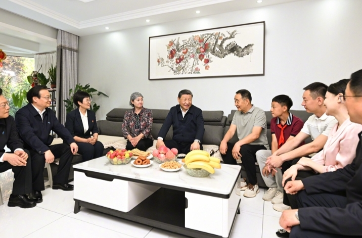习近平：五十六个民族凝聚在一起就是中华民族共同体