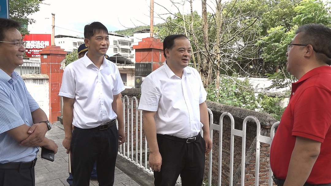 【快讯】李志强调研老旧小区提质改造、道路交通安全并下沉鹿峰街道接访