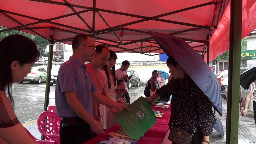 我县开展第 34 个全国土地日宣传活动