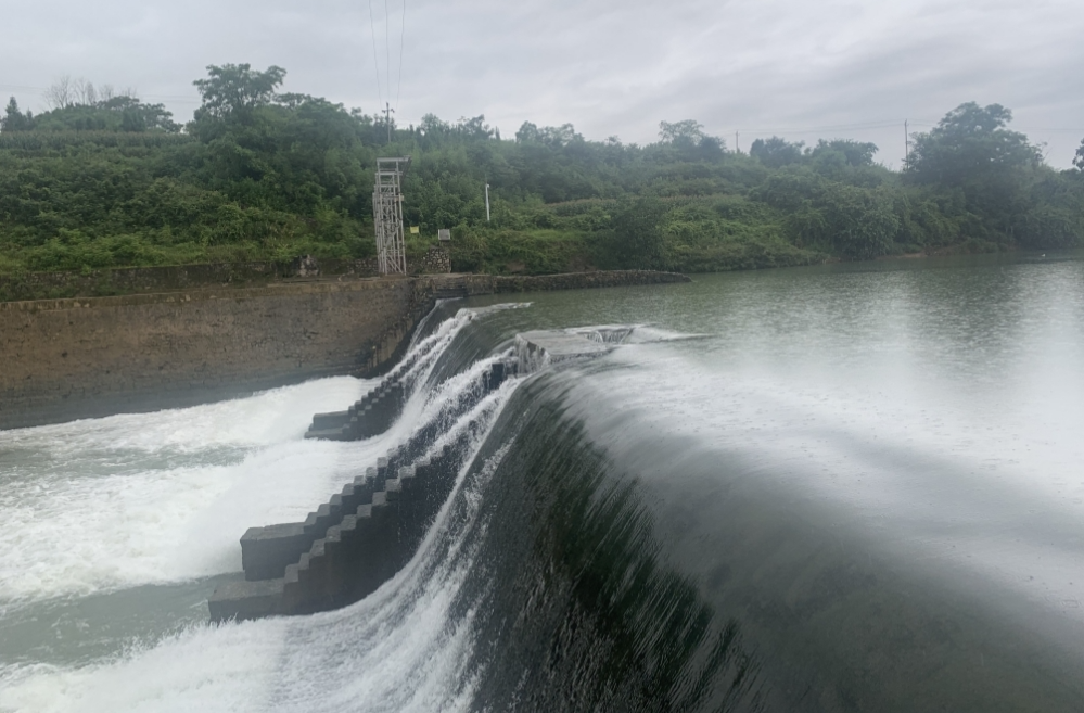 深入推进“六大新行动” 全面实施“八大行动”丨余田河坝管理所：抢修水泵保灌溉