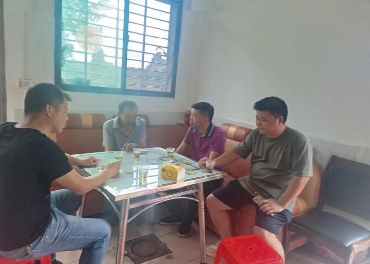 黄沙坪街道人大代表：走基层送温暖 忆初心显真情