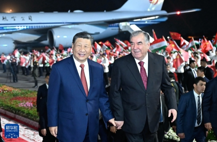 习近平抵达杜尚别开始对塔吉克斯坦进行国事访问