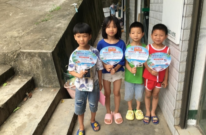 樟市镇：宣传扇送清凉 防溺水记心中